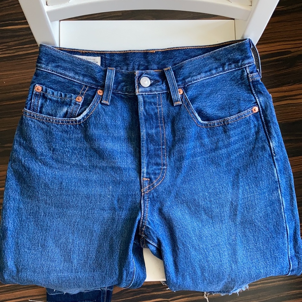 SOLD - LIKE NEW Levi’s 501 Distressed Raw Hem Crop Jeans - Picture 2 of 13